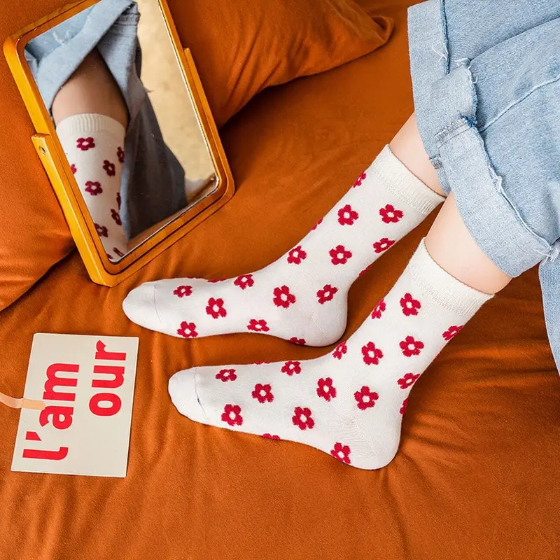 

Cute Flowers Socks Cotton Women Harajuku Japanese Casual Winter Female Kawaii Girl Mid Tube Socks Vintage Floral Fashion Long