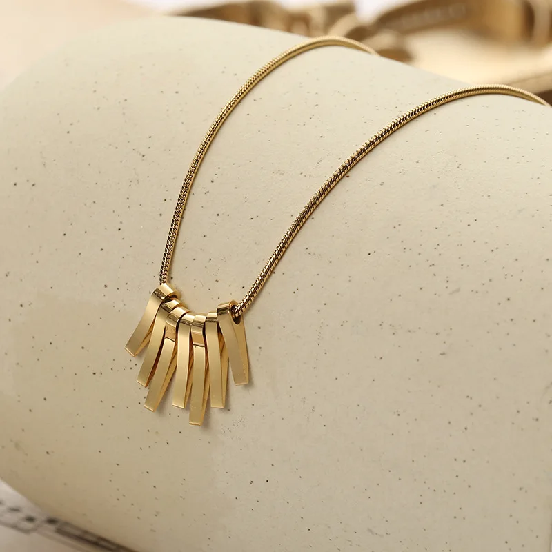 

FUN-BEAUTYFashion Titanium Steel Necklace Tassel Snake Bone Chain Luxury Golden Necklace Simple European and Beautiful Jewelry
