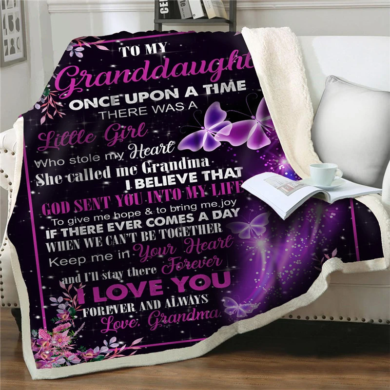 

Одеяло в виде бабочки с надписью «s» моей внучке