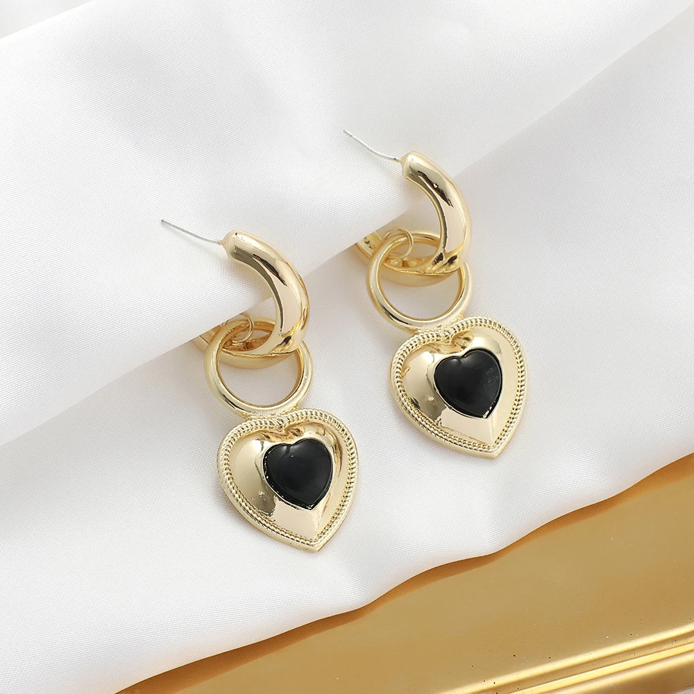 

New Temperament Party Jewelry Retro Geometric Love Heart Hoop Earrings Women Fashion Exquisite Earrings