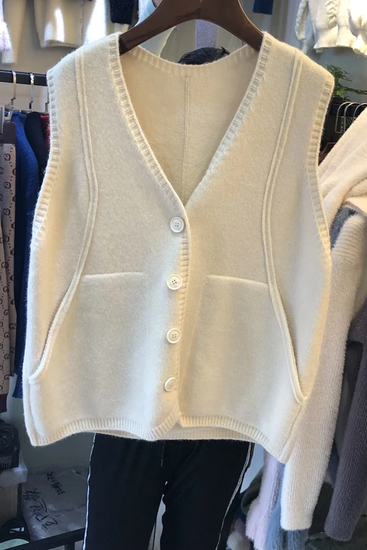 

2021 Spring and Autumn New Casual Knitted Vest Women's V-neck Waistcoat Woolen Vest Sleeveless Cardigan Knitted Sweater