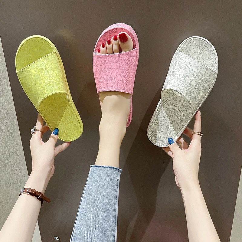 

Summer Night Luminous Women Slippers Beach Outdoor Sandals Women Lightweight Fluorescent Platform Flat Shoes Room Indoor Slides