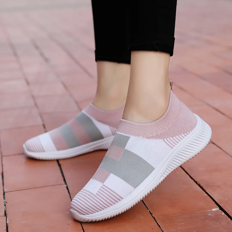 

Fashion Sock Flying Weave Flats Running Shoes Women Lightweight Slip-on Mother Casual Sneakers Ladies Non-slip Soft Walking Shoe
