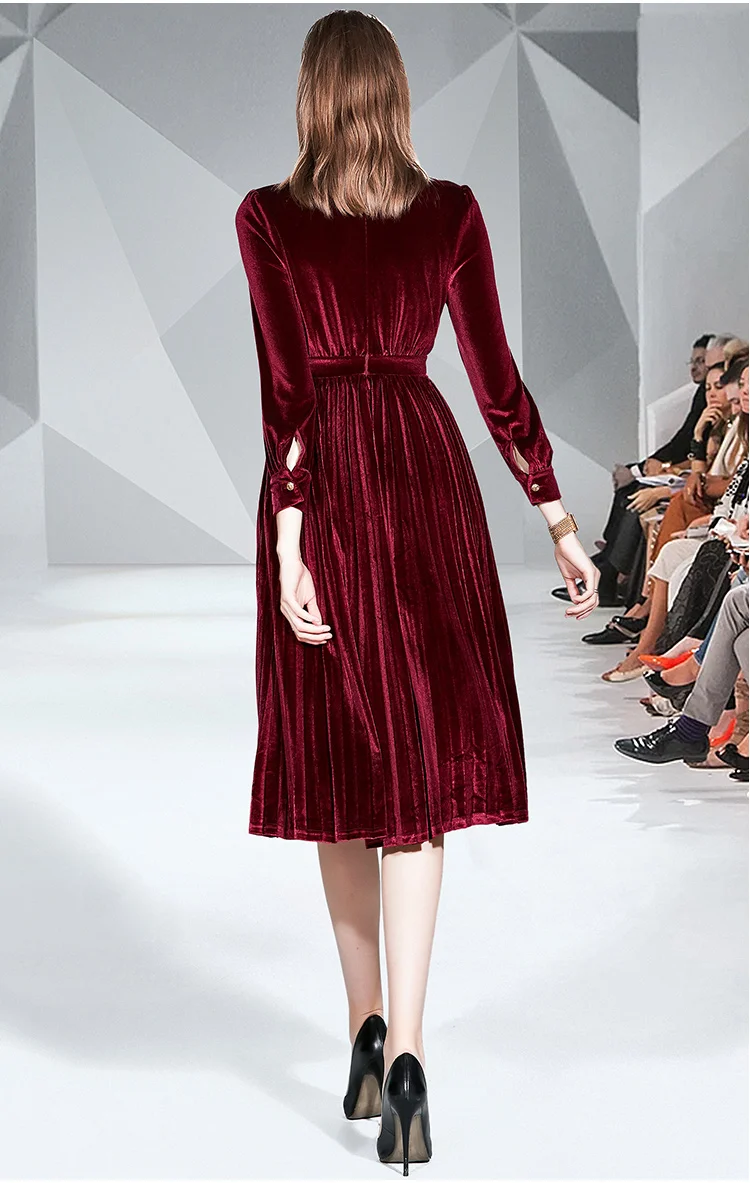 Осенне-зимнее платье с золотыми пуговицами бархатное винтажное во французском