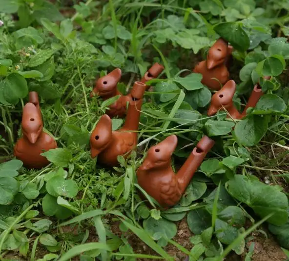 150 шт. из фиолетовой глины под водой свистки в виде птиц окарина камышовка песня