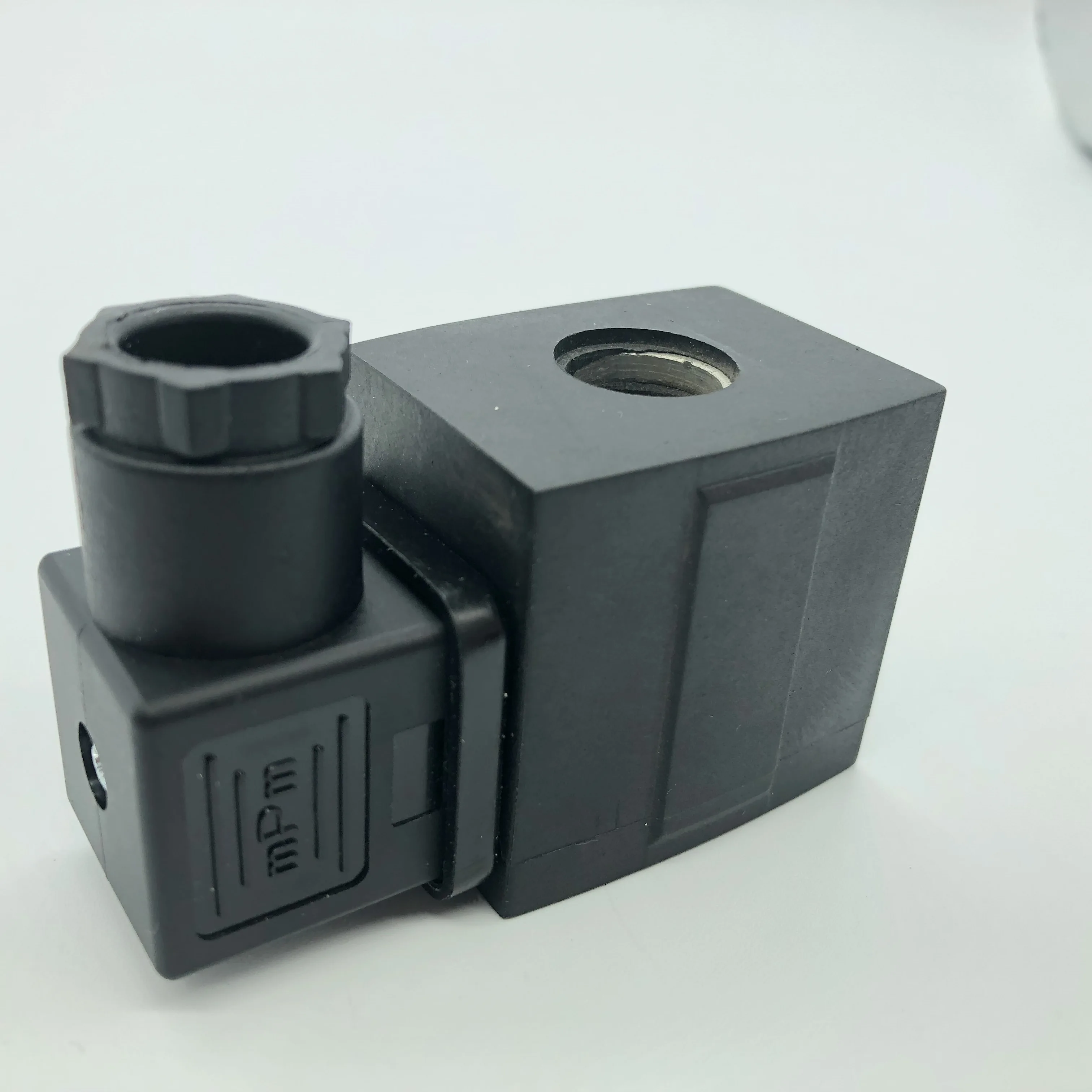 

Suzhou Xiechang electromagnetic pulse valve valve coil XIECHANG pulse valve coil inner diameter 13.5 height 42