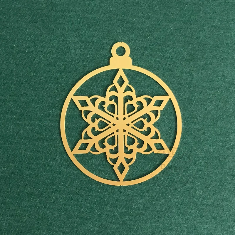 

Металлический фон со снежинками