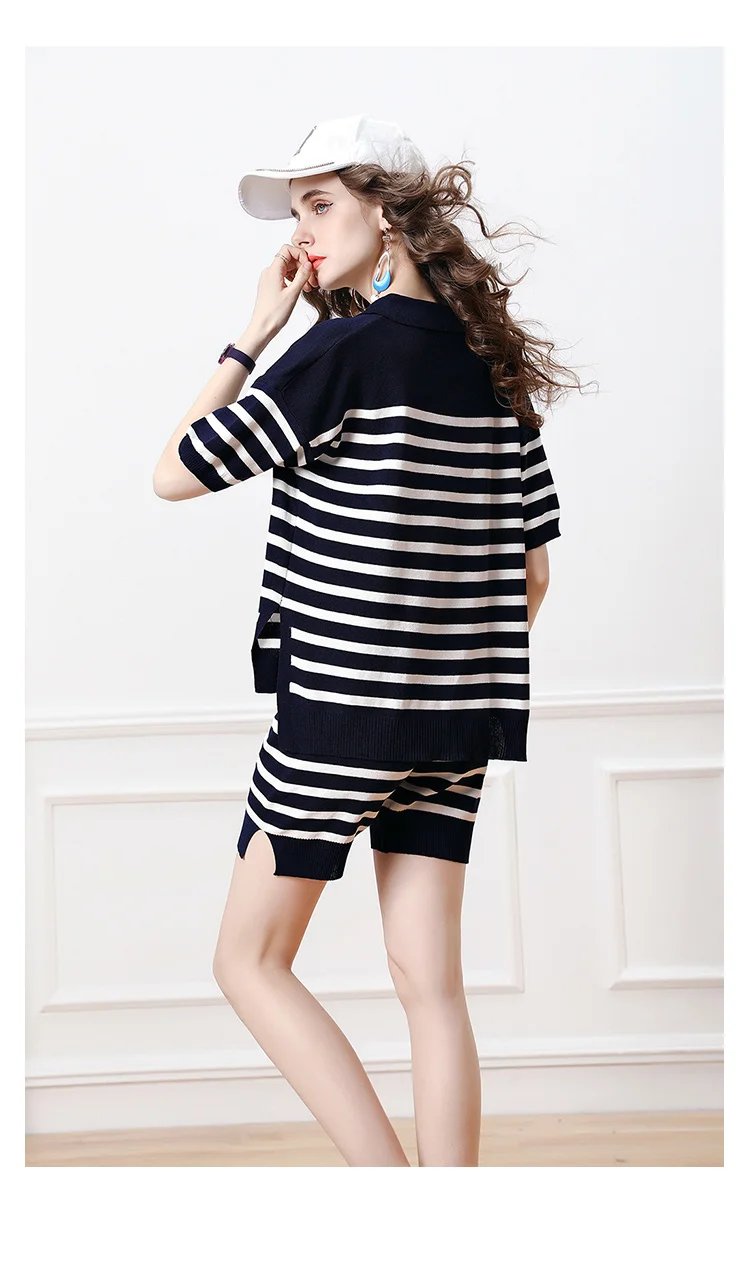 

High, thin, age-reducing suit 2021 summer new style striped breathable small V-neck sweater + knitted shorts two-piece suit