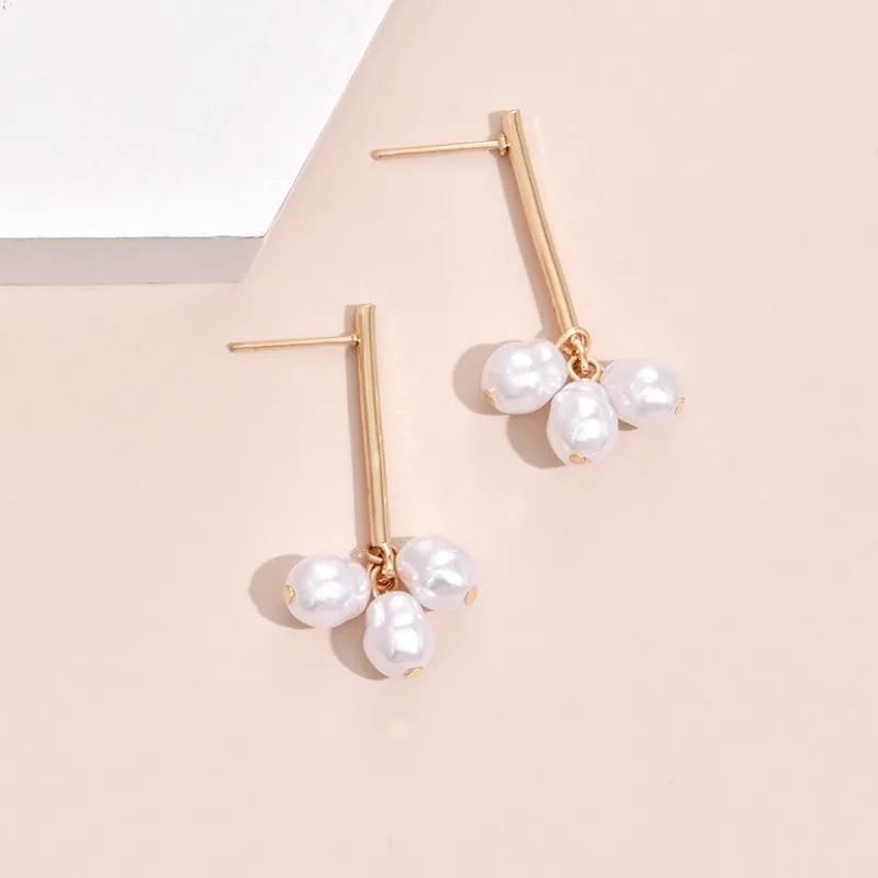 

Simple Popular Fashion Personality Women's Pearl Earrings