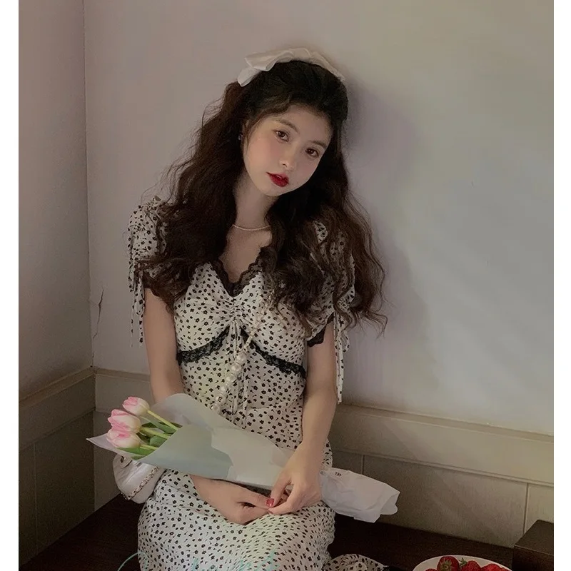 

Lace irregular fishtail big yards short sleeve hem stitching v-neck dress dress the new summer 2021