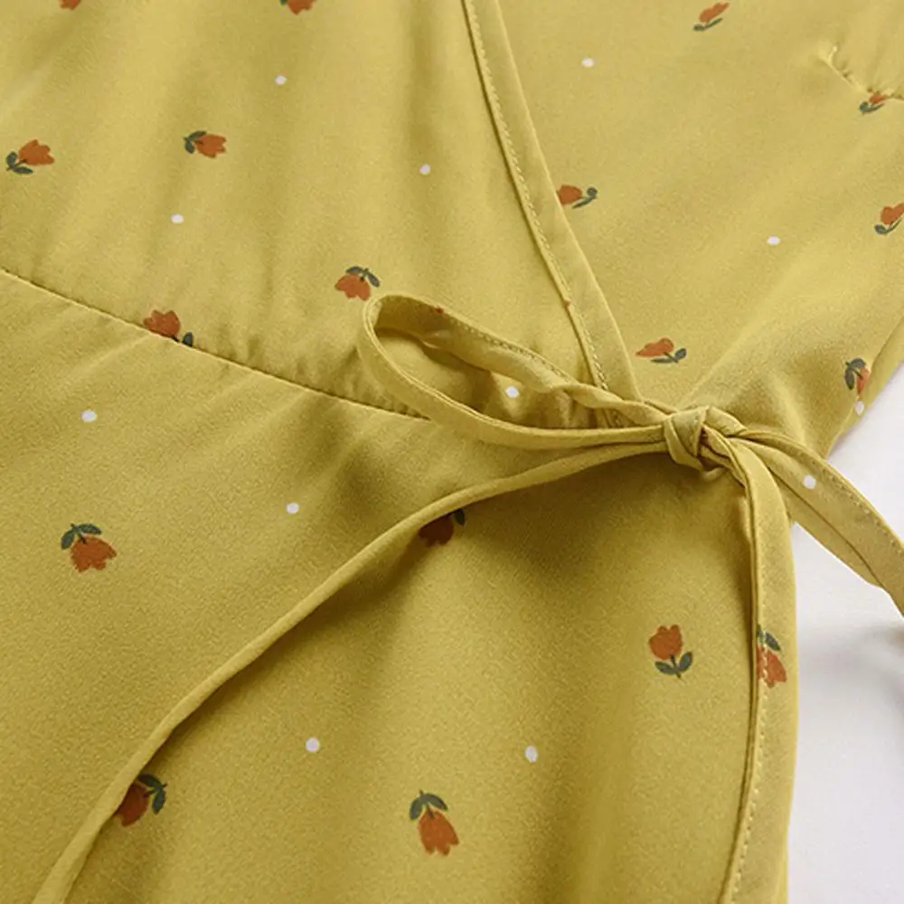 Мини-платье с цветочным принтом v-образный вырез короткий рукав узкое винтажное