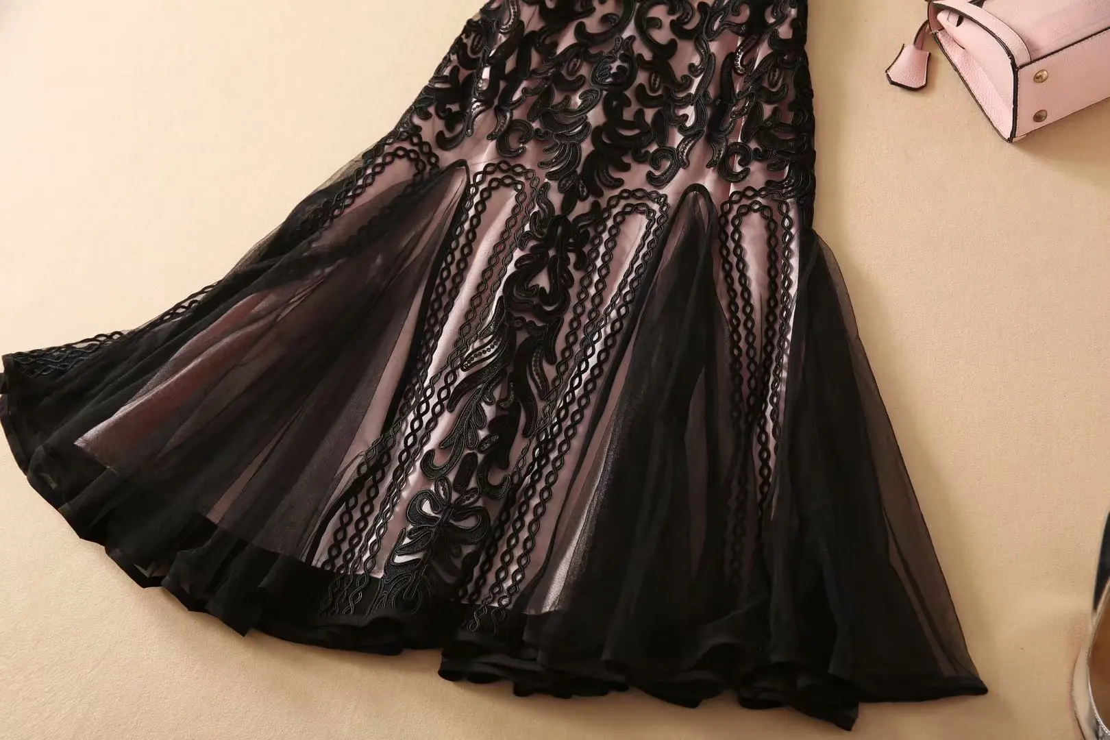

Runway High End White Wedding Party Dress Lady Luxury Embroidery Crochet Lace Trumpet Mejur Festa Vestido Black Dress
