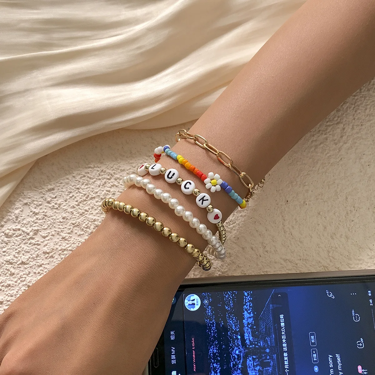 

HaHaGirl 2021 New Simple Fashion Multicolor Bohemain Handmade Elastic Seeds Beaded Pearl Bracelets for Women Jewelry Personality