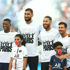 Футболка с надписью We Are Paris