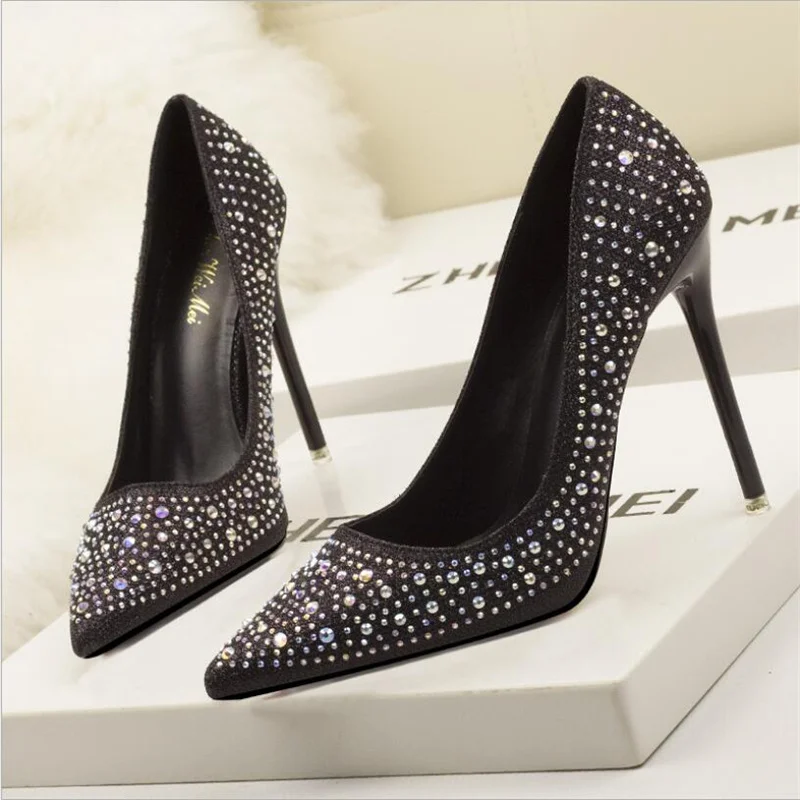 

Женские туфли-лодочки на высоком каблуке, с острым носком