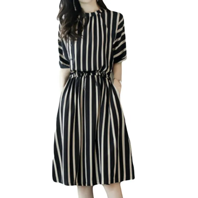 Женское летнее платье средней длины элегантное в Вертикальную Полоску с рукавом