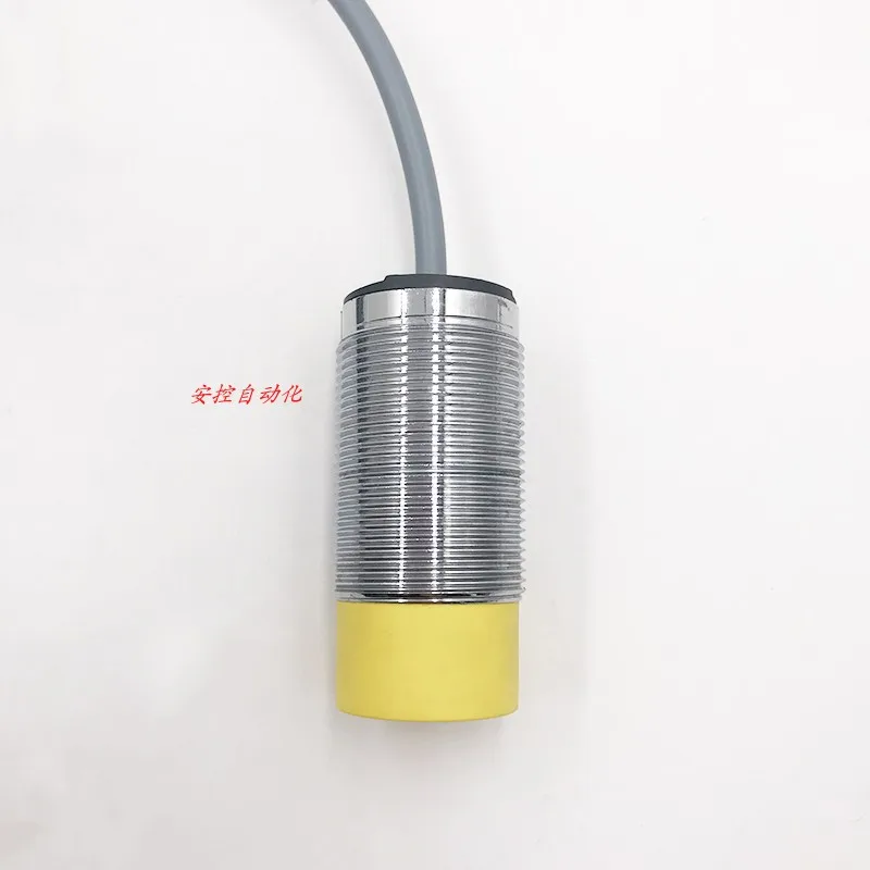 Индуктивный емкостный 3-проводной датчик приближения Pnp