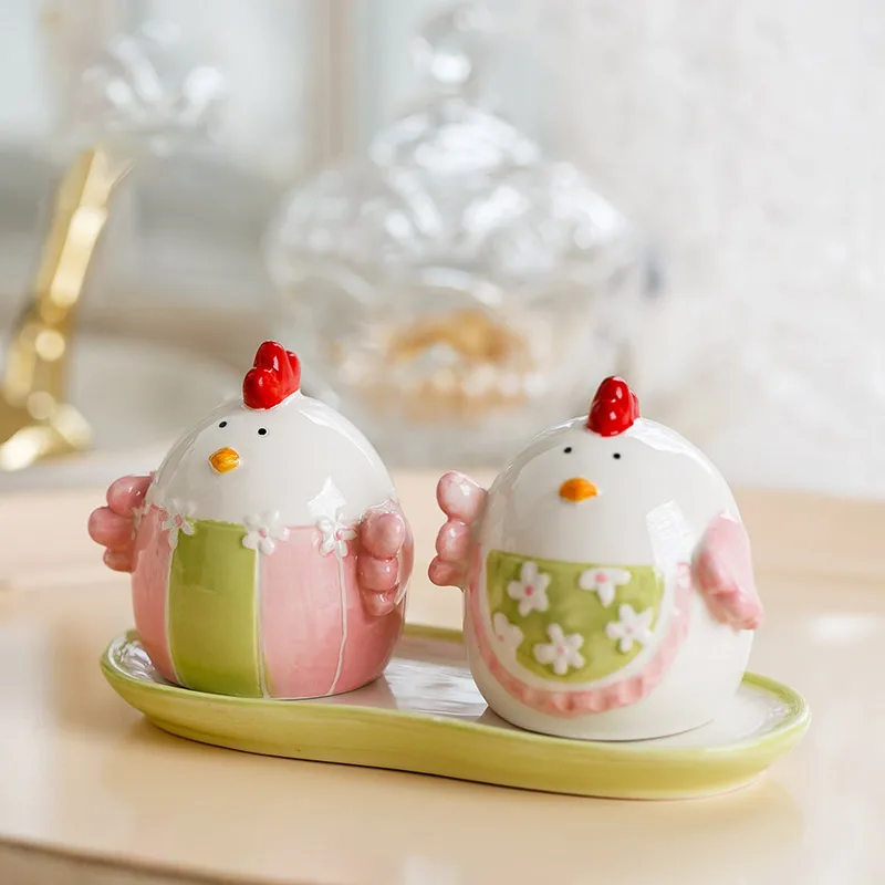 

2pcs creative ceramic chicken seasoning pot a few single set cartoon decoration small ornaments kitchen seasoning bottle