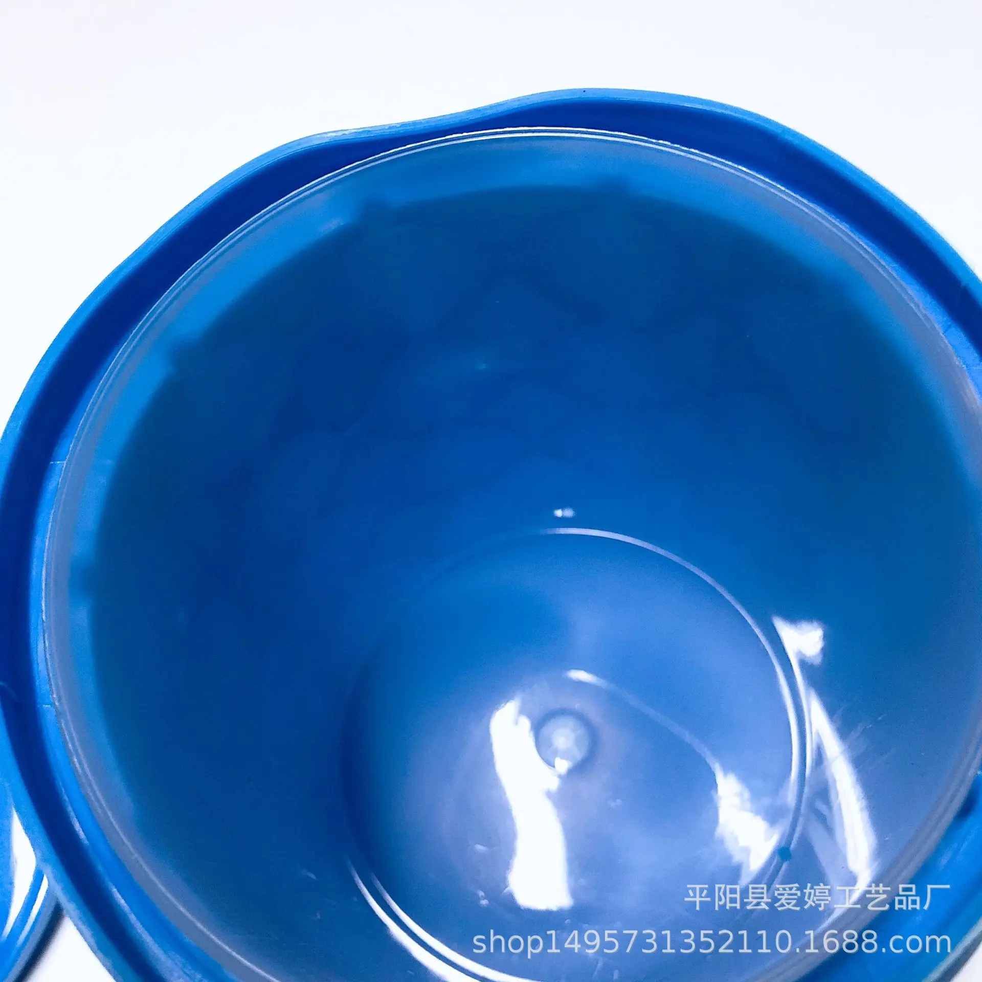 

Silicone Ice Bucket Mold Portable With Lid Space Saving Cube Maker Champagne Whisky Beer Ice Cooler Beer Cabinet Party Barware