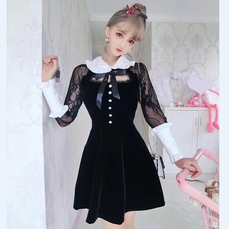 Женское велюровое кружевное платье черное облегающее с длинным рукавом и