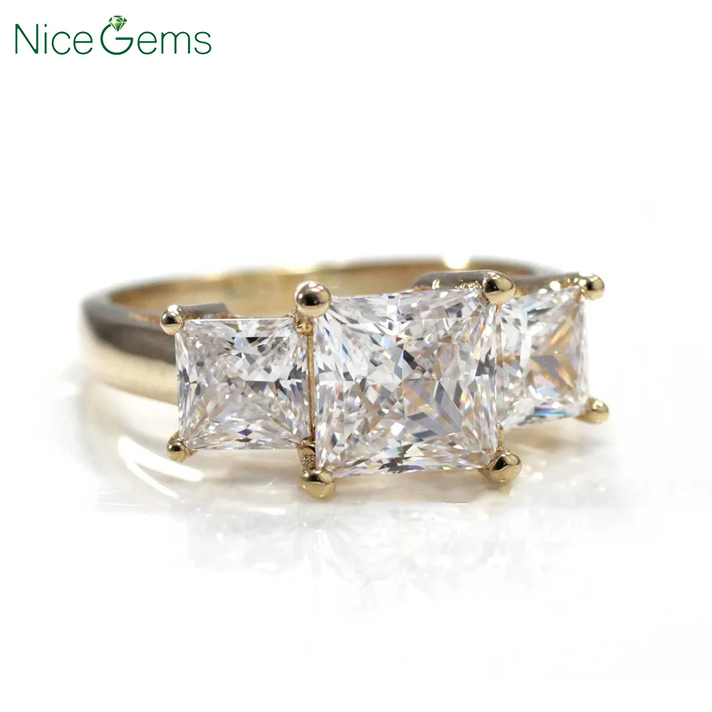 Обручальное кольцо NiceGems желтое золото 14 карат с бриллиантами в центре тремя