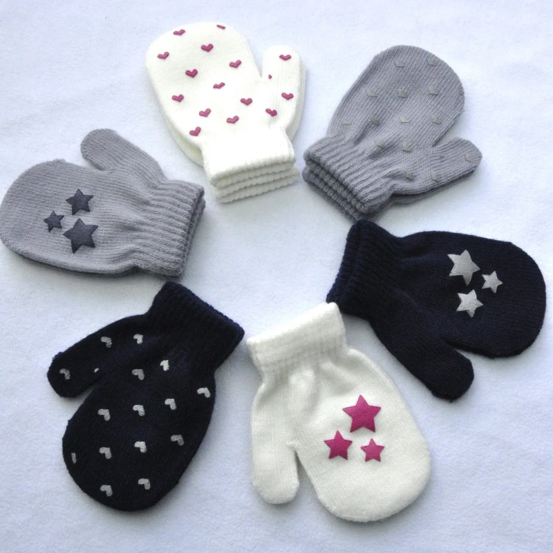 Вязаные плотные теплые детские перчатки зимние с принтом звезд сердец милые