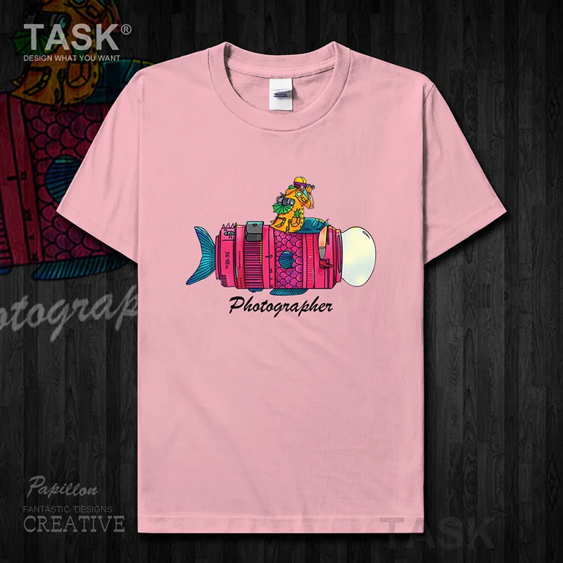 

Мультяшная иллюстрация фотографа Летающий Забавный принт Мужская футболка с коротким рукавом Одежда хлопок тройники Харадзюку уличная од...