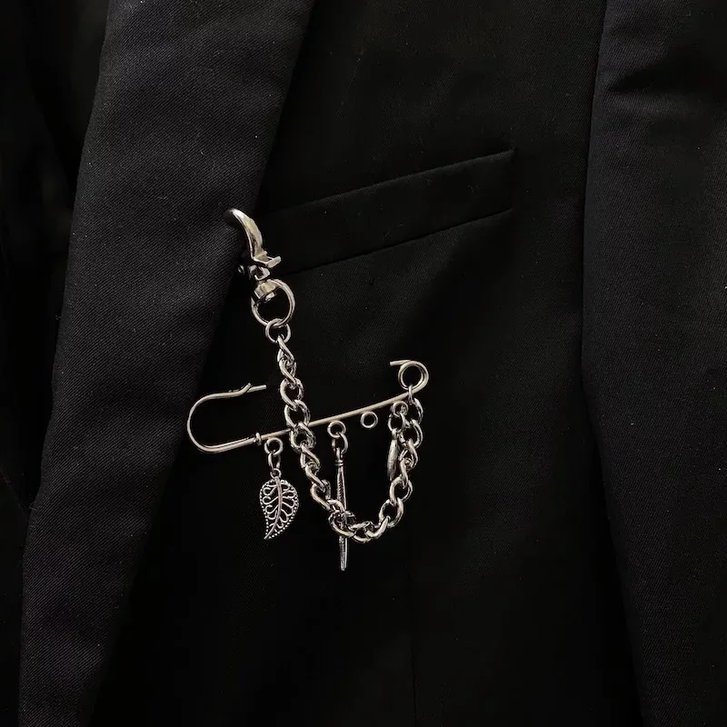 

Niche design hip hop men and women street shoe chain brooch