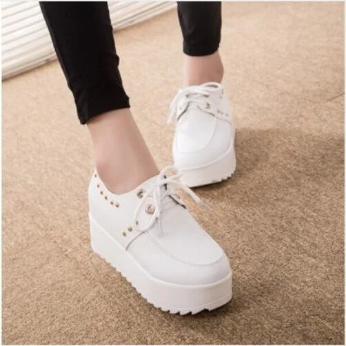 Новые модные британские готические панковские туфли на плоской подошве Лидер