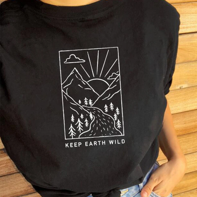 Футболка женская хлопковая с принтом Keep Earth Wild | Женская одежда