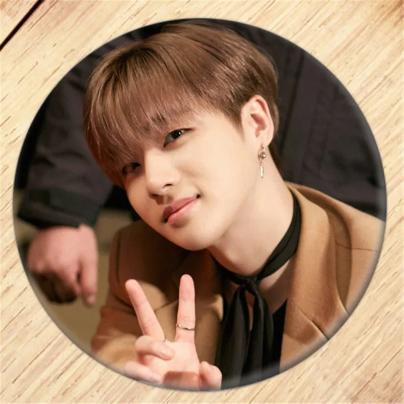 3 Kpop iKON Kim Jin Hwan брошь на булавке Значки для косплея для одежды украшение для рюкзака ювелирные изделия B052 - Окраска металла: 3