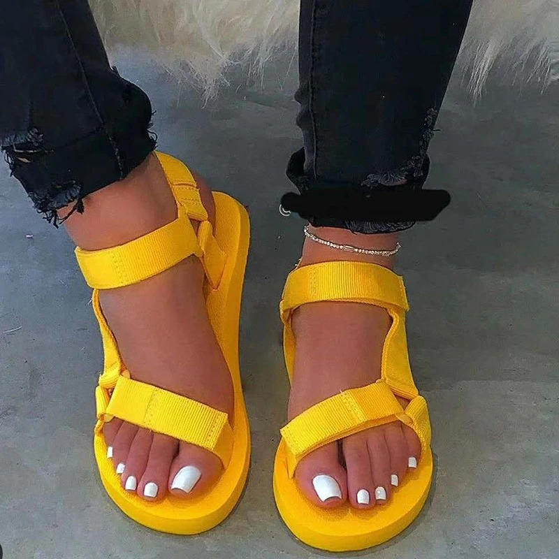 Сандалии женские на плоской платформе мягкие босоножки без застежки липучке