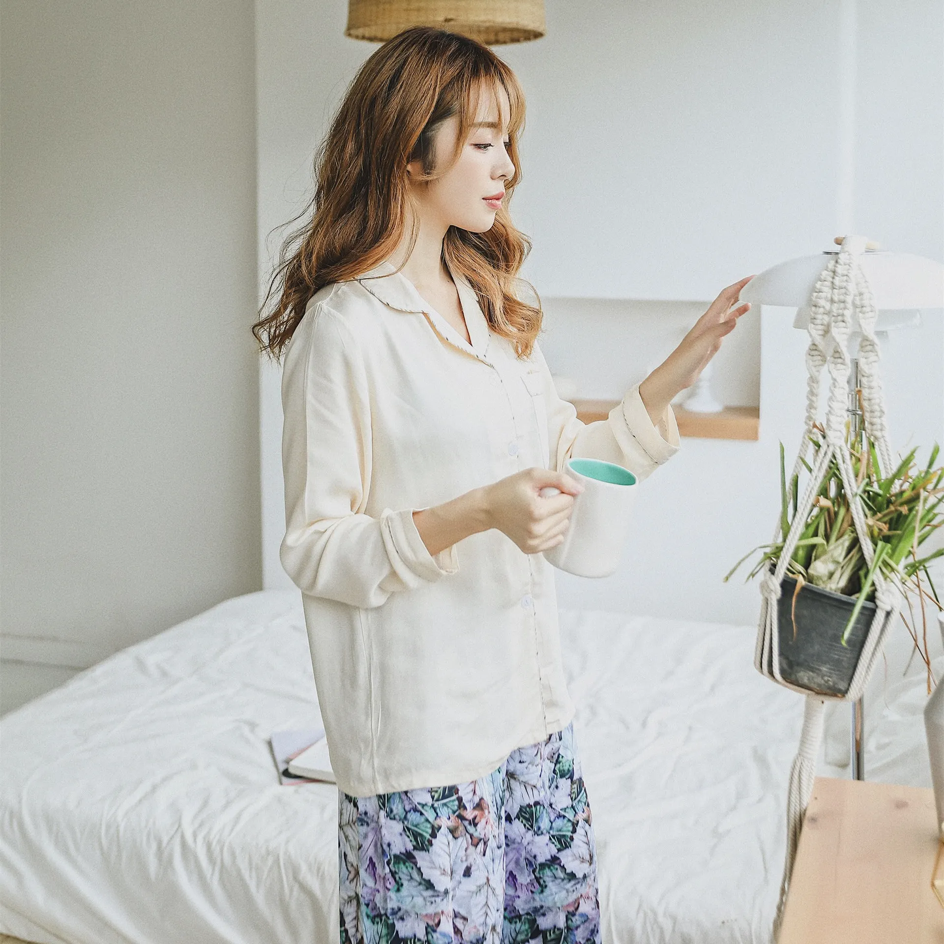 Новинка осенняя атласная пижама Женская Роскошная сексуальная одежда с длинными