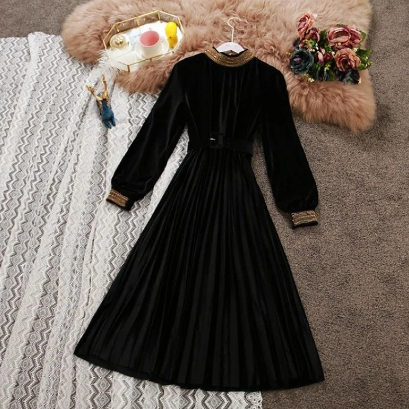 Женское плиссированное платье винтажное однотонное бархатное с длинным рукавом