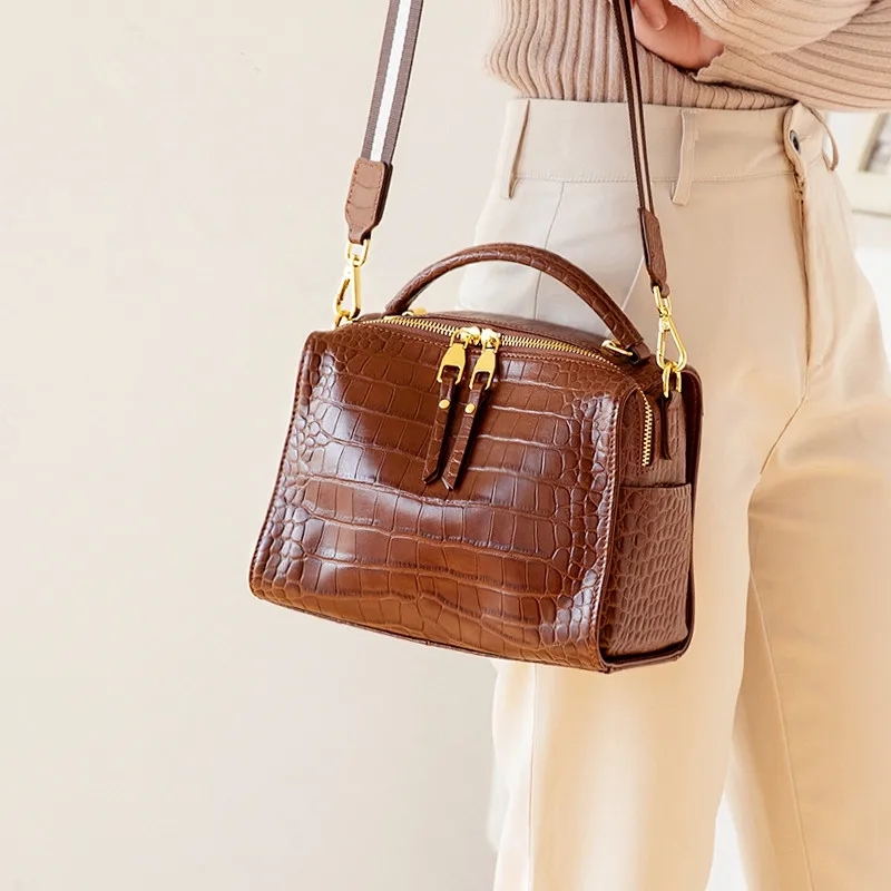 

Женская сумочка из натуральной кожи аллигатора, модная Бостонская сумка на плечо с узором под крокодиловую кожу, Бостонская Подушка через п...