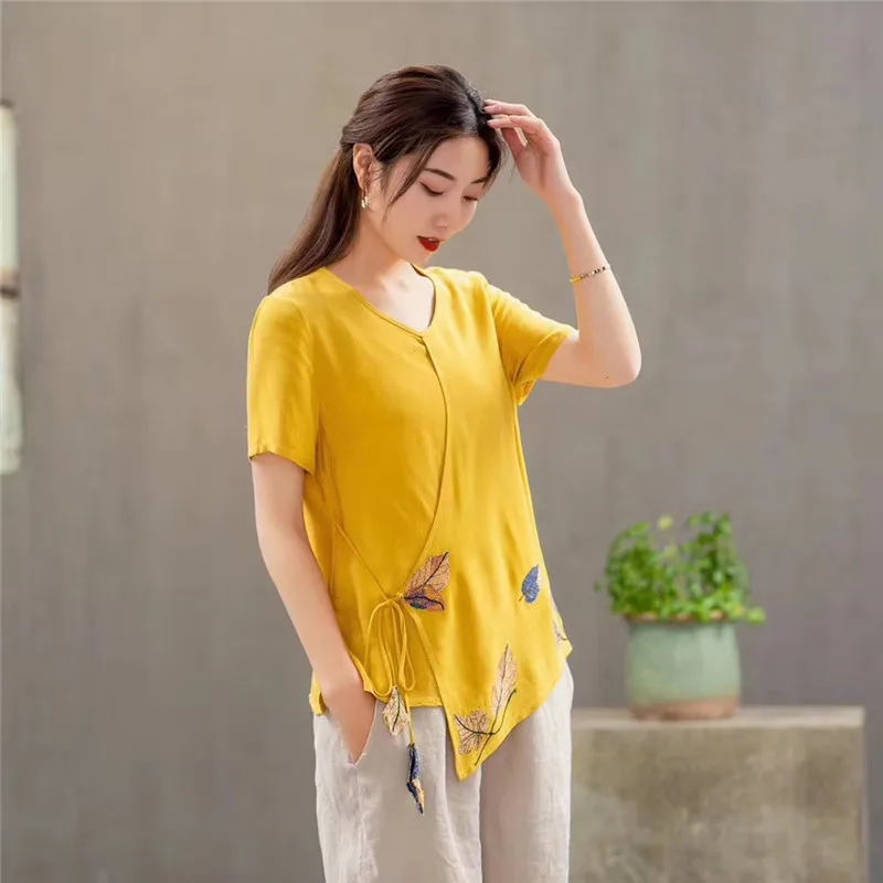 Женская льняная рубашка из рами с коротким рукавом и вышивкой |