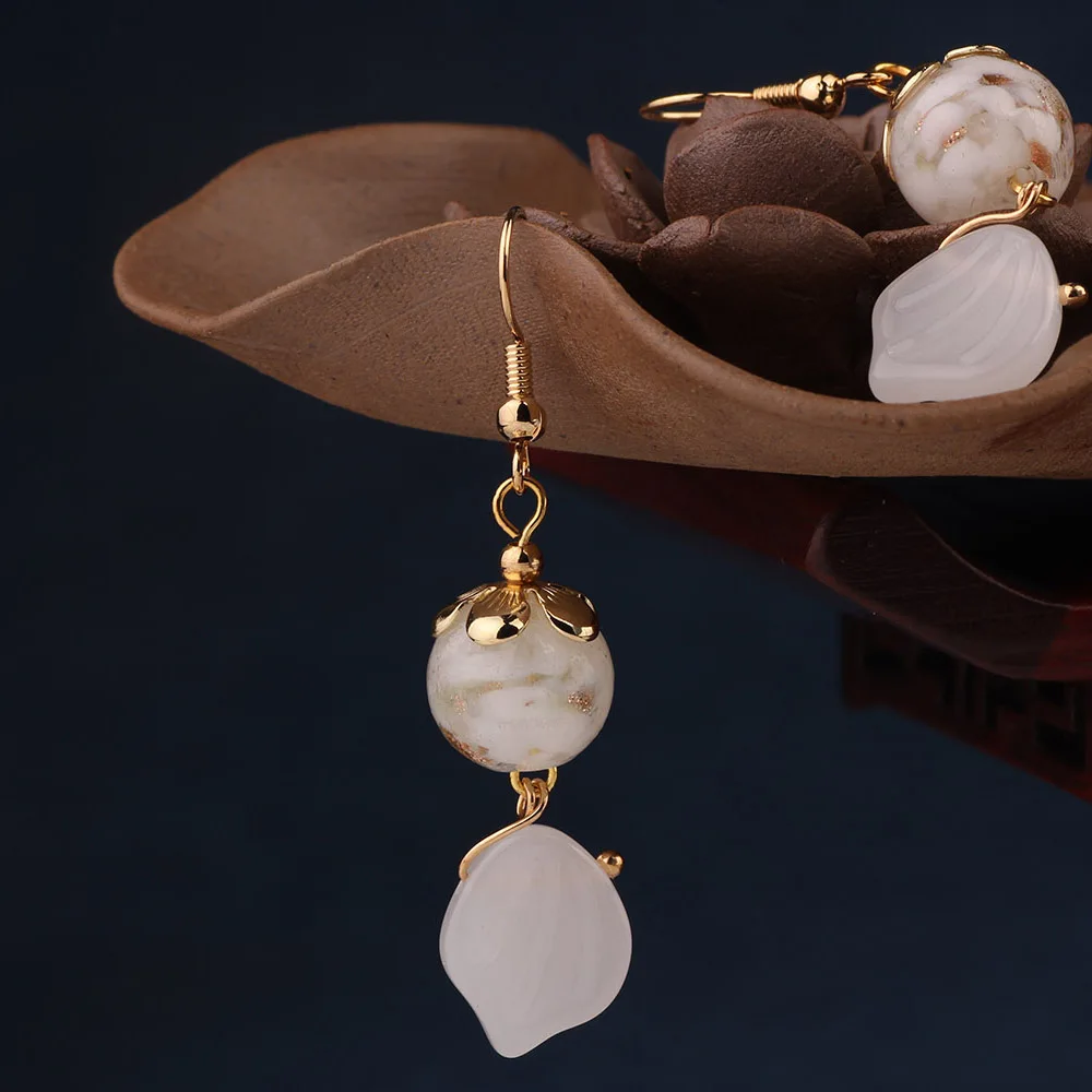 

Ethnic green long drop earrings Vintage fashion leaf flower pendant earrings for women jewelry wholesale