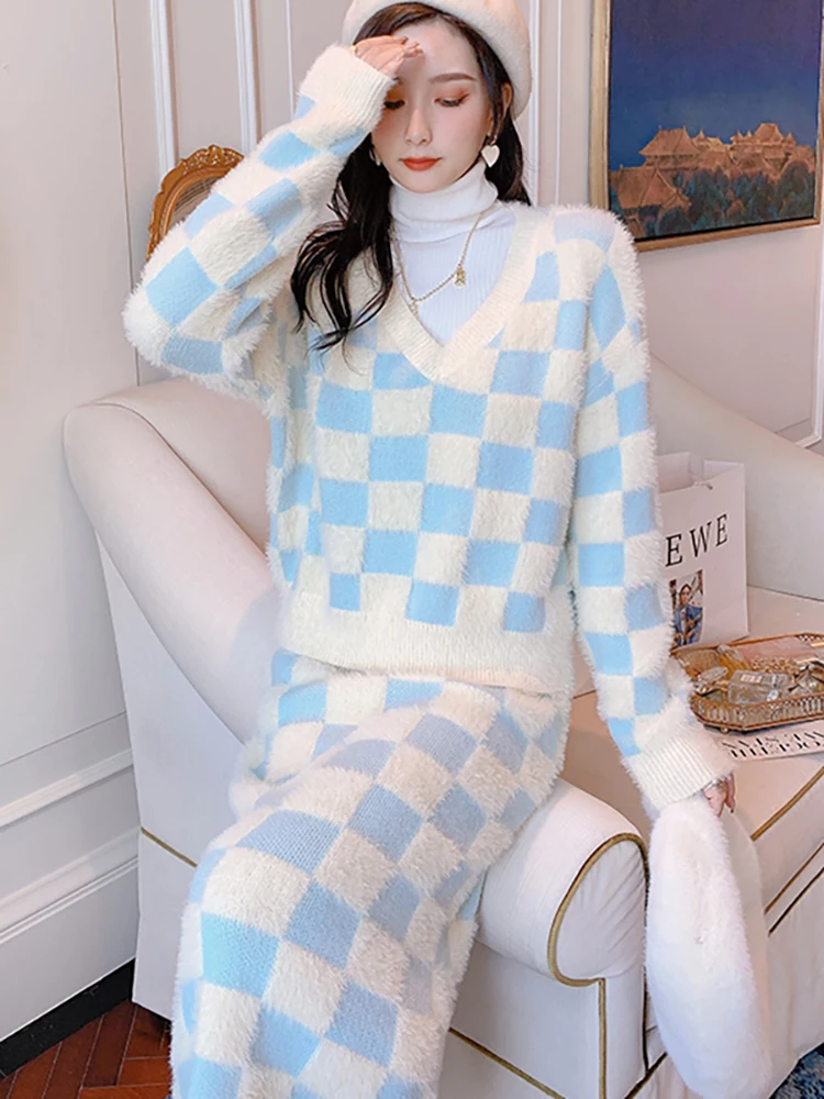 Женский трикотажный комплект из 2 предметов свободный свитер в клетку и юбка миди