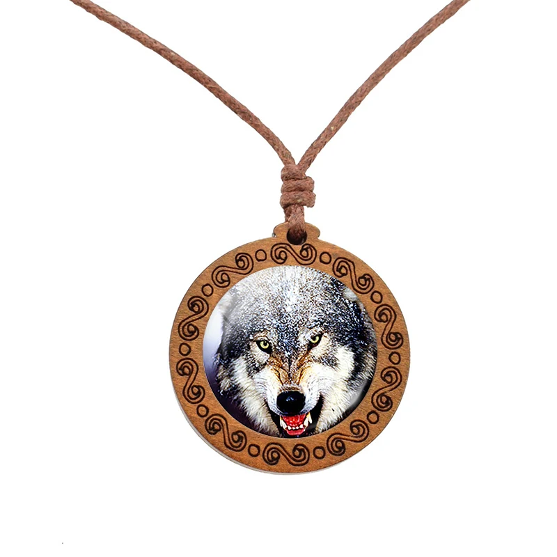 Цепочка с деревянной подвеской в виде волка | Украшения и аксессуары