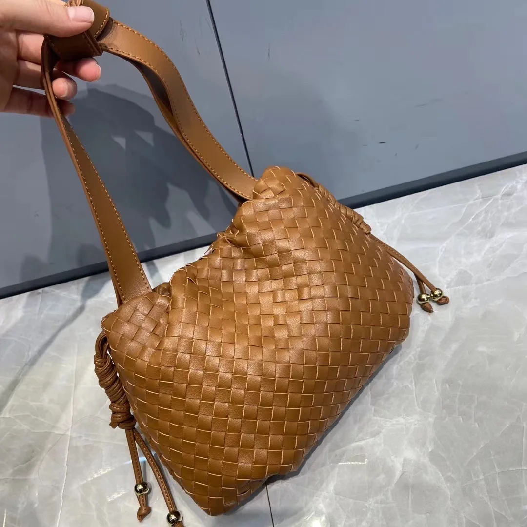 

2021 Fashion Women Weave Shoulder Bag Mini Bulb Handbag Luxury Style Designer Cowhide Leather