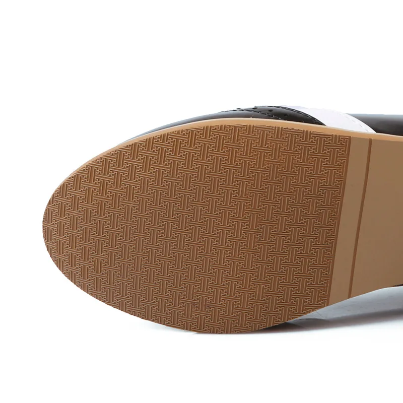 Женские туфли на ремешке с пряжкой разноцветные в школьном стиле круглым носком