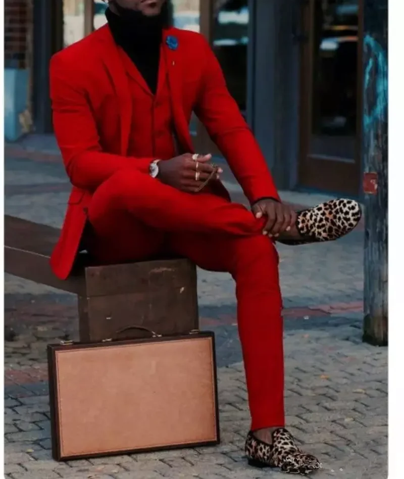 

Hot Recommend 2022 Fashion Red Groom Tuxedos Men Formal Suits Business Men Wear Wedding Prom Dinner Suit (Jacket+Pants+Tie+Vest)