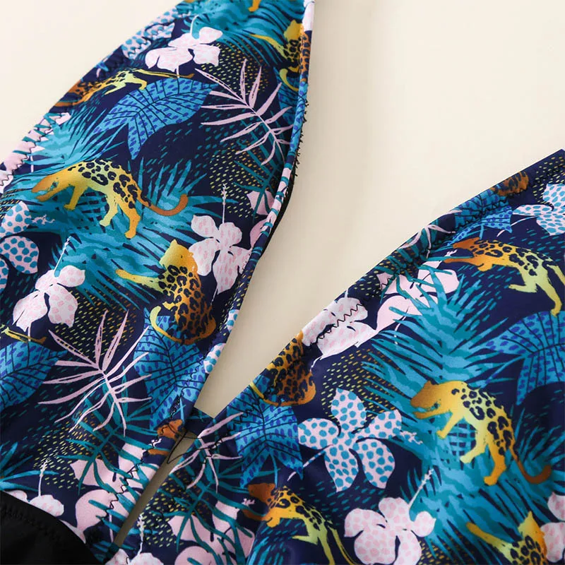 

2021 Family Look Sling V-neck One-piece Swimsuit Mother Daughter Swimwear Father Son Swim Shorts Mommy and Me Bathing Suits