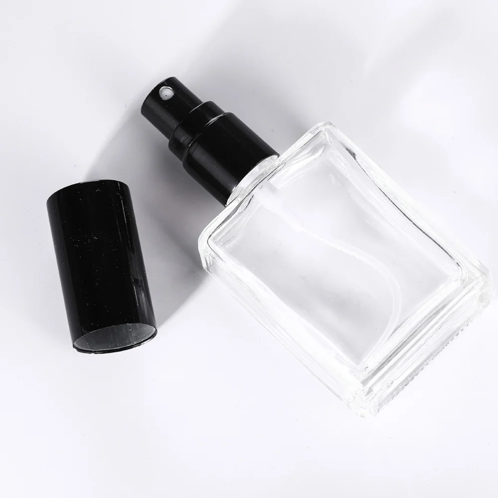 

4 Pcs 15ml Square Flat Spray Bottle Glass Empty Spray Bottle Perfume Liquid Dispenser for Makeup Skin Care (Black Lid)