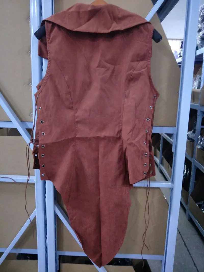 Жилет замшевый средневековый с рисунком эпохи Возрождения| |