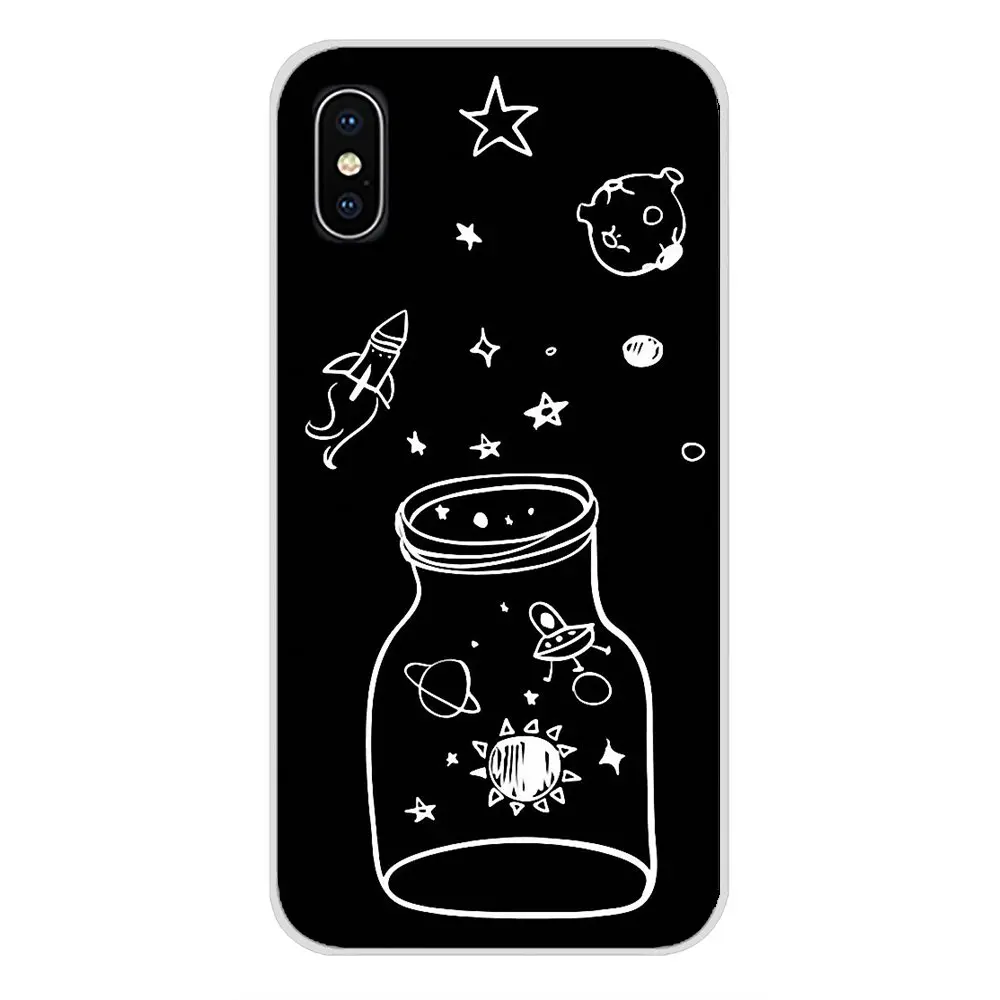 Планета черно-белого цвета с изображением солнца Луны звезд мобильный телефон