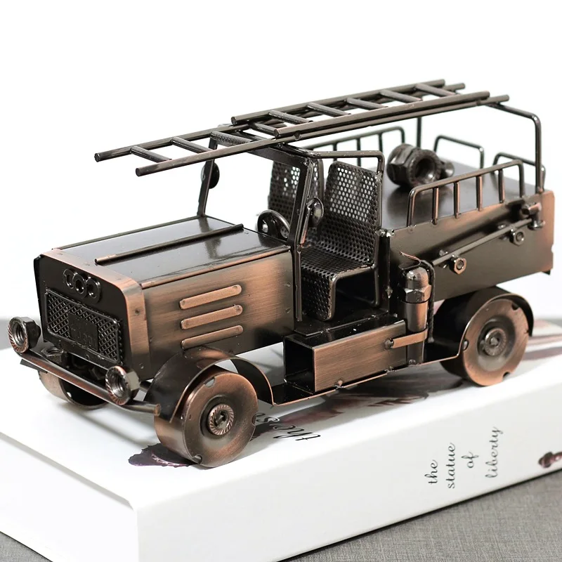 

Iron Crafts Handmade Metal Ornaments Vintage Wrought Model Fire Engines Office Desk Decorations Home Living Room Bar Furnishings