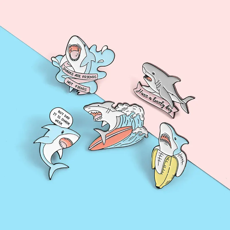 

Cute Shark Alphabet Brooch Lapel Pin Cool Luxury Brooches Funny Fashion Kids Friends Backpacks Clothes Accessories for Jewelry