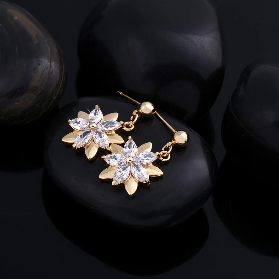 

Earrings 1 pair of 2020 new color flower earrings, inlaid with AAA zircon, color-preserving electroplated ear pins