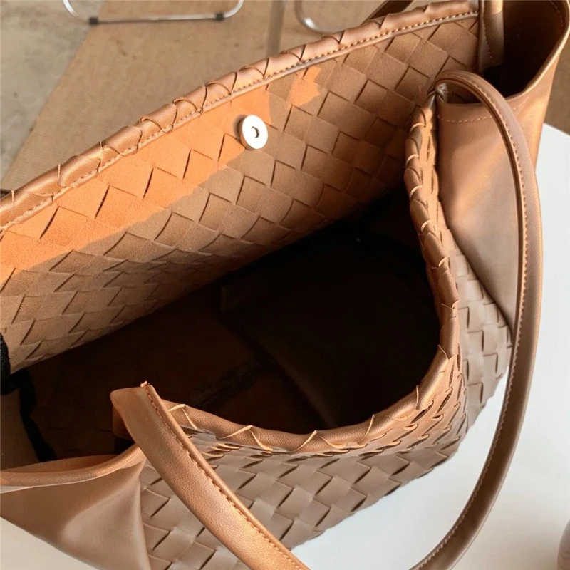 

[EAM] Women New Large Capacity Weave Tote Bag PU Leather Personality All-match Crossbody Shoulder Bag Fashion Tide 2021 18A2898